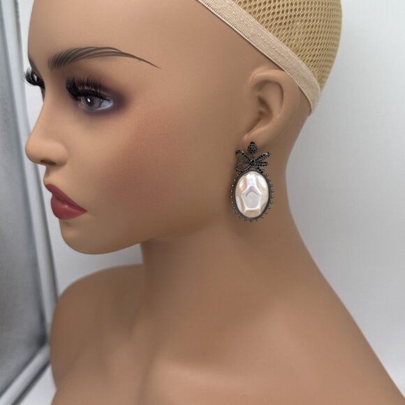 GUNMETAL BOW CZ PEARL STATEMENT EARRINGS - Picture 4 of 4